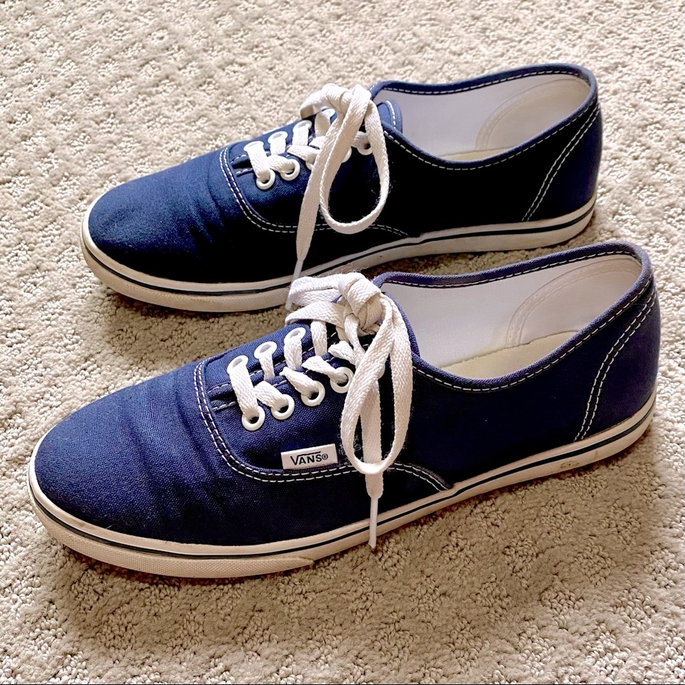 Vans Off The Wall Women’s Low Top Lace Up Navy Blue Canvas Sneaker size 8.5